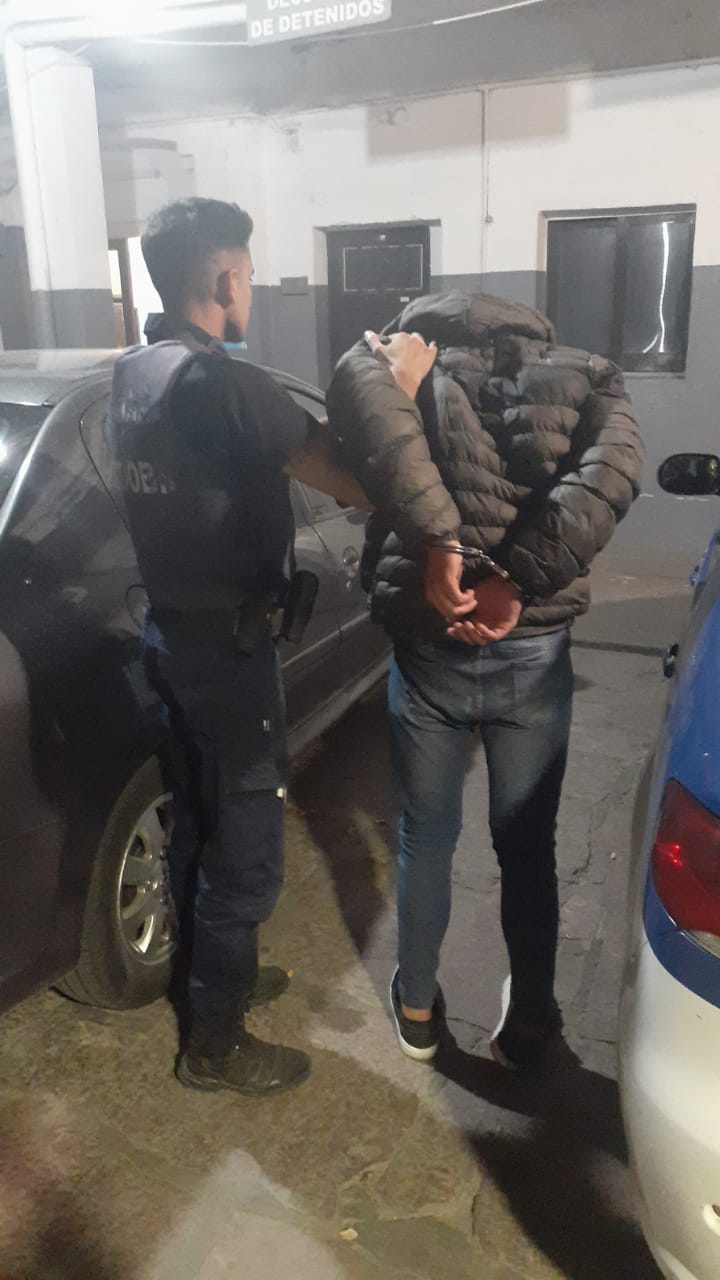 Con un cuchillo: Un menor amenazó a un hombre y se llevó su dinero