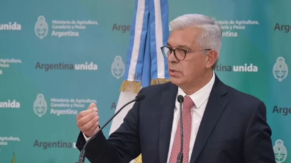 El ministro de Agricultura, Ganadería y Pesca reiteró que el productor es "la gallina de los huevos de oro" y negó una suba de retenciones.