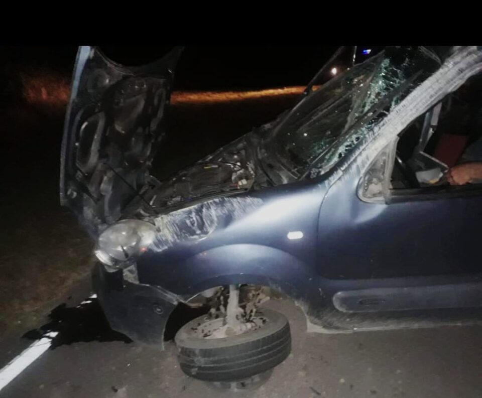 Milagro en la ruta: perdió el control en la ruta, dio varios tumbos y solo tuvo escoriaciones en un codo