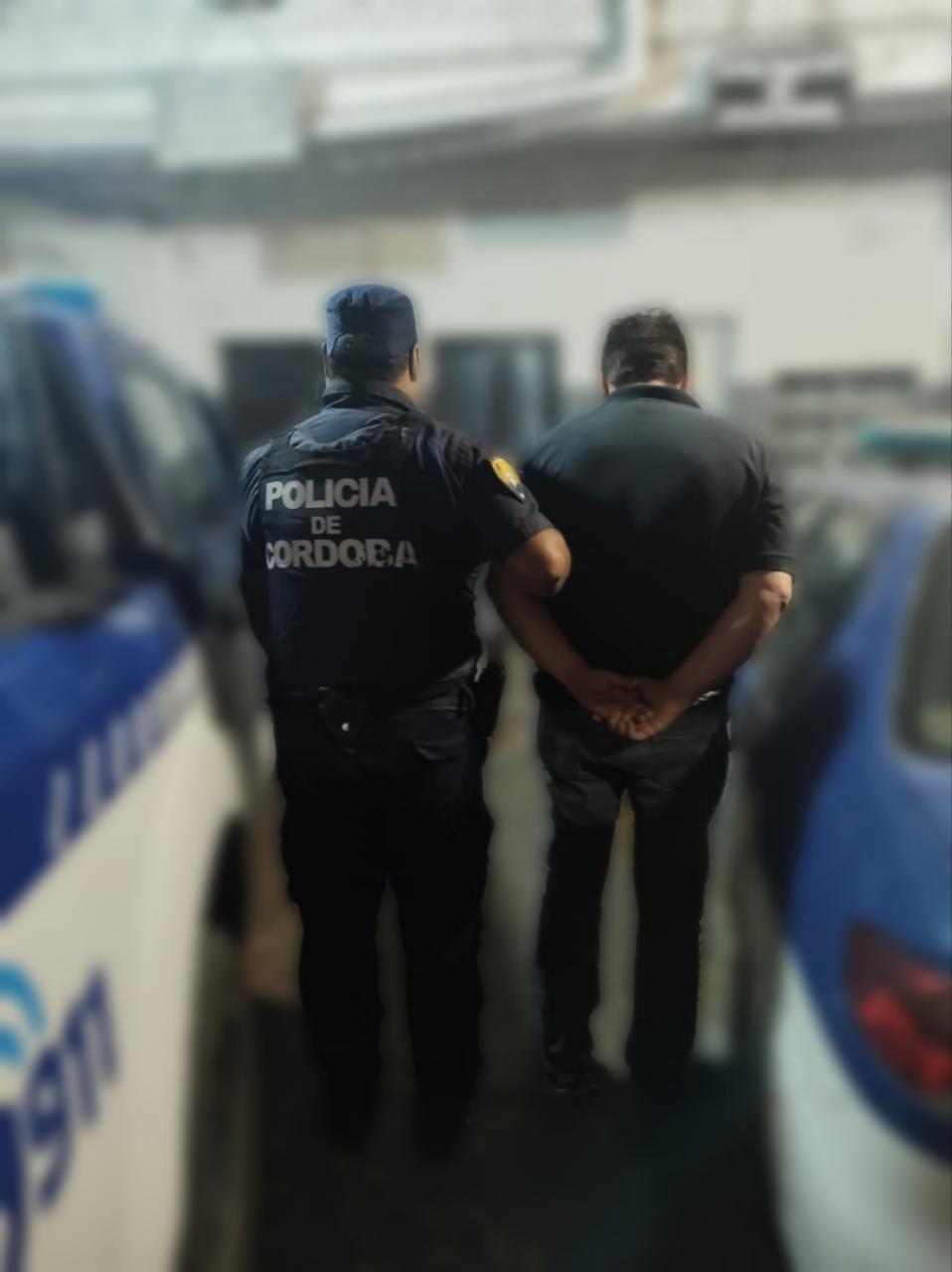 Fue detenido por querer romper la puerta de su expareja