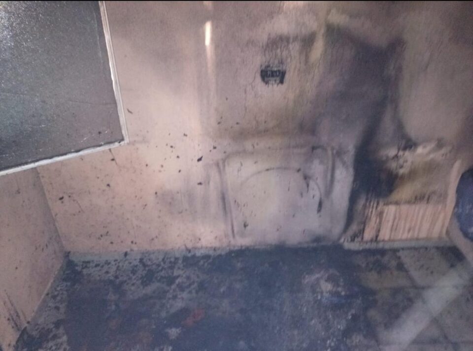 Por un cortocircuito se originó un incendio en una vivienda