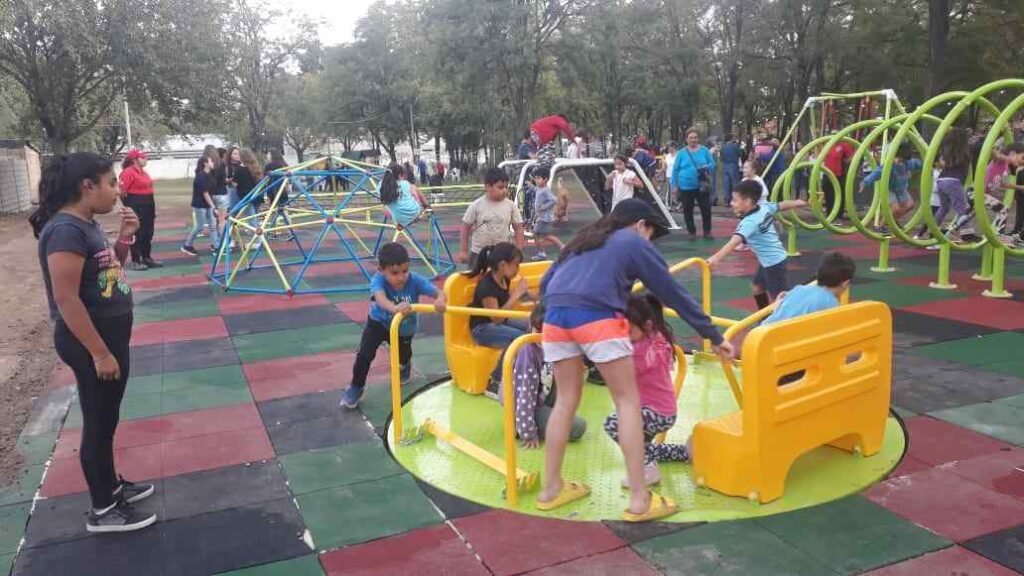 Anisacate inauguró una nueva plaza de juegos infantiles en el Rincón Criollo