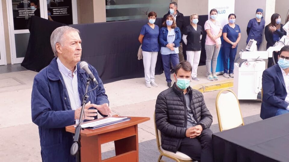 El Gobernador Juan Schiaretti entregó equipamiento y nueva aparatología para el Hospital Illia