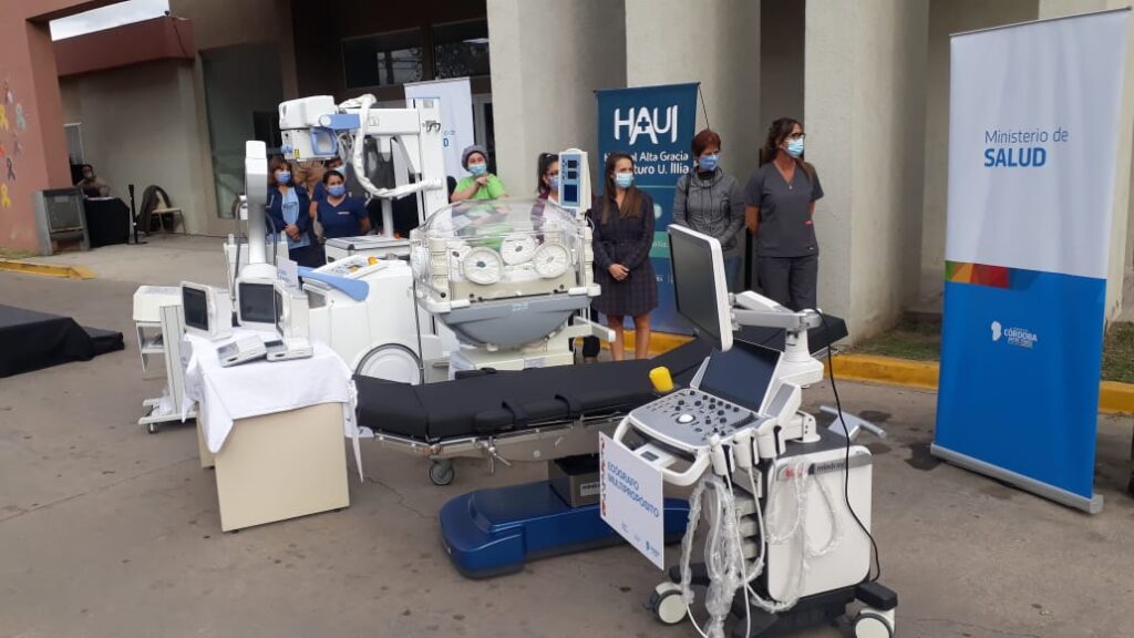 El Gobernador Juan Schiaretti entregó equipamiento y nueva aparatología para el Hospital Illia