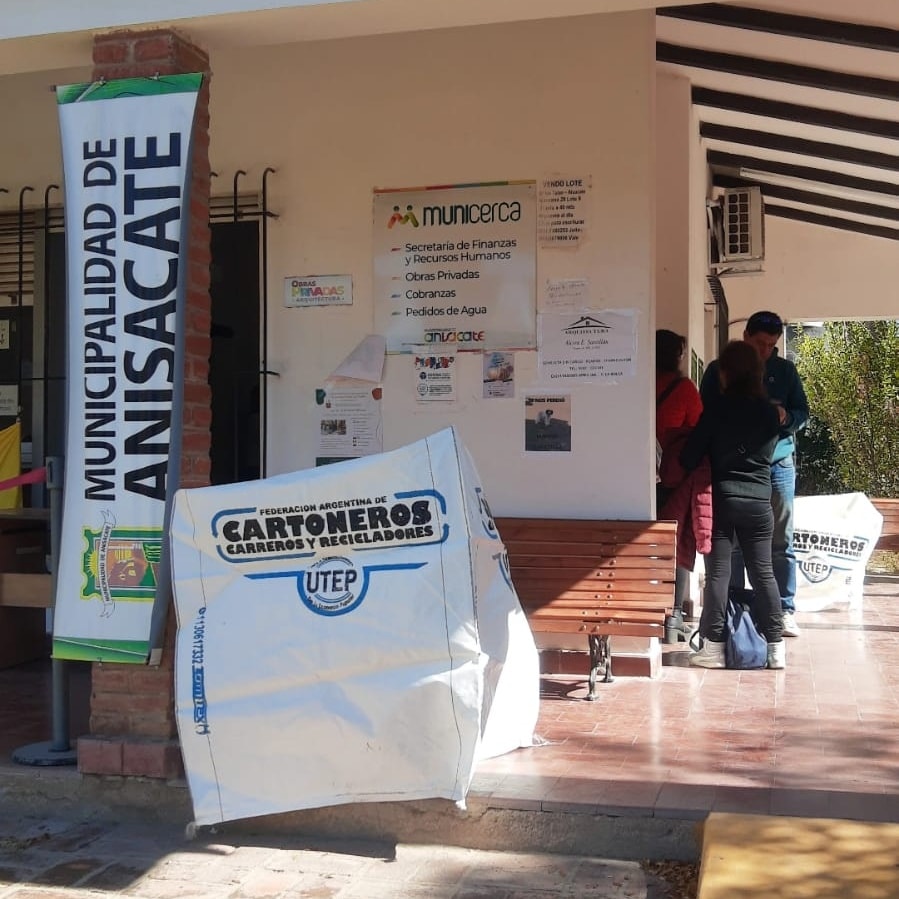 Anisacate en una semana ya recuperó 68 kg de cartón y papel
