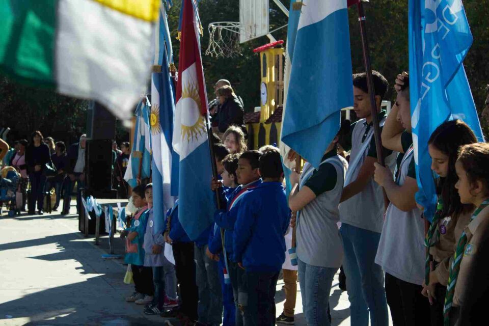 Con desfile gaucho, acto y peña Anisacate recibe el 25 de Mayo