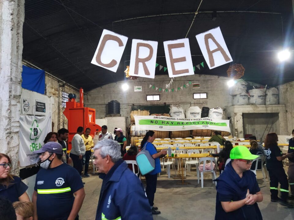 CREA realizó un pequeño acto cerca de las 18.30hs. Mediante el mismo, y con un locro de por medio, quedó inaugurada la planta de reciclaje.