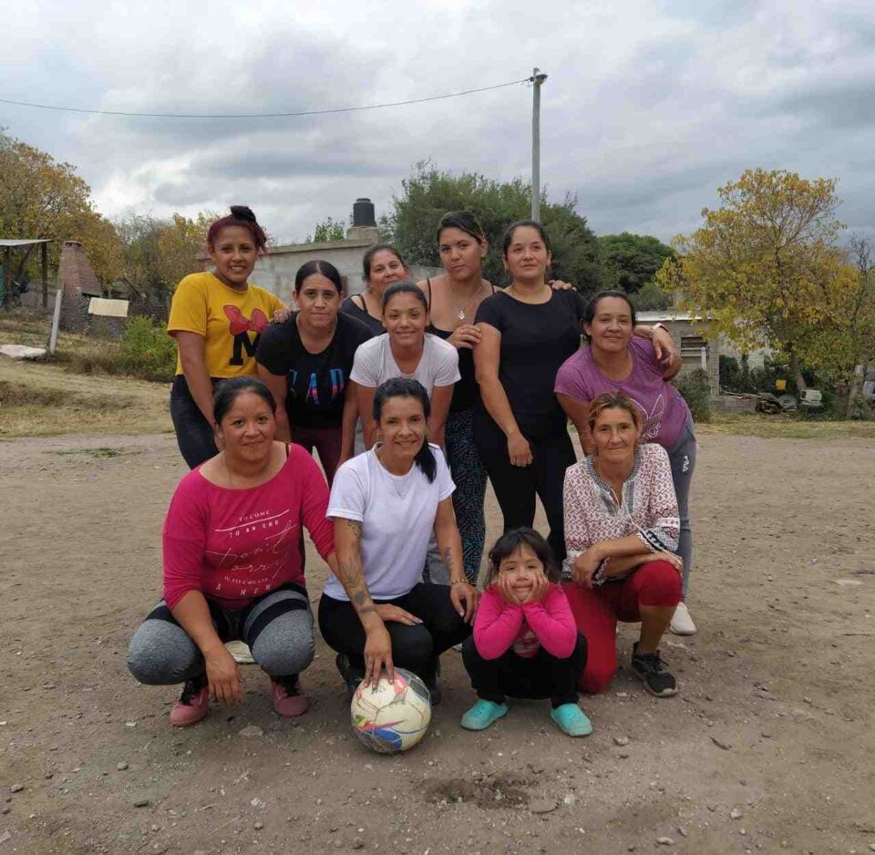 Comenzaron las prácticas de fútbol femenino en Villa Oviedo
