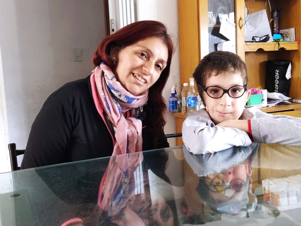 Bauti Barrera es un niño de diez años que nació con Síndrome de Goldenhar. El día 3 de abril, su familia realizó una peña para costear esta segunda intervención quirúrgica. Hoy, el niño se recupera luego de una operación exitosa. // Ver vídeo completo.