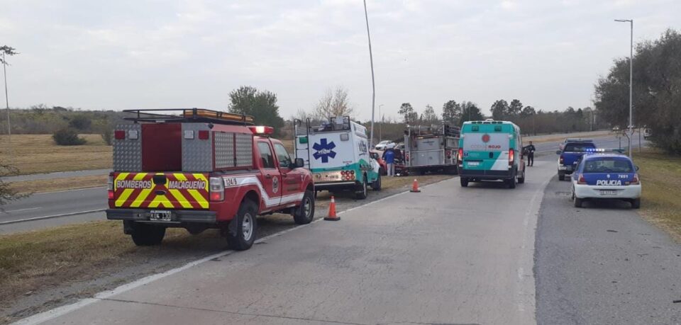 Malagueño: un auto impactó contra un poste