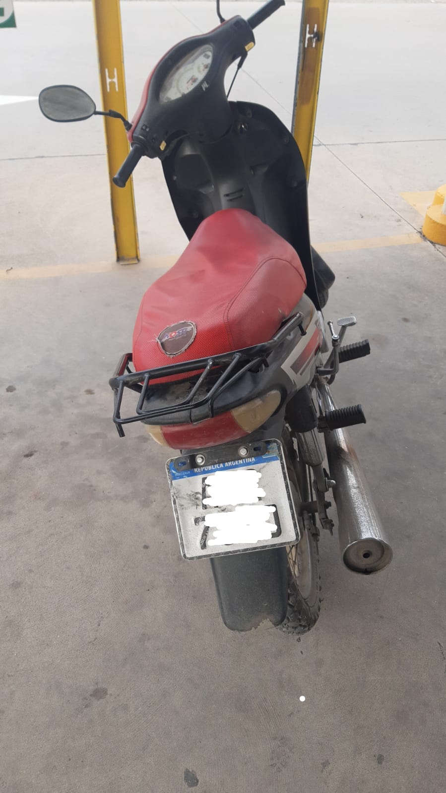 Encontraron una moto con pedido de secuestro en el estacionamiento del Super Mami