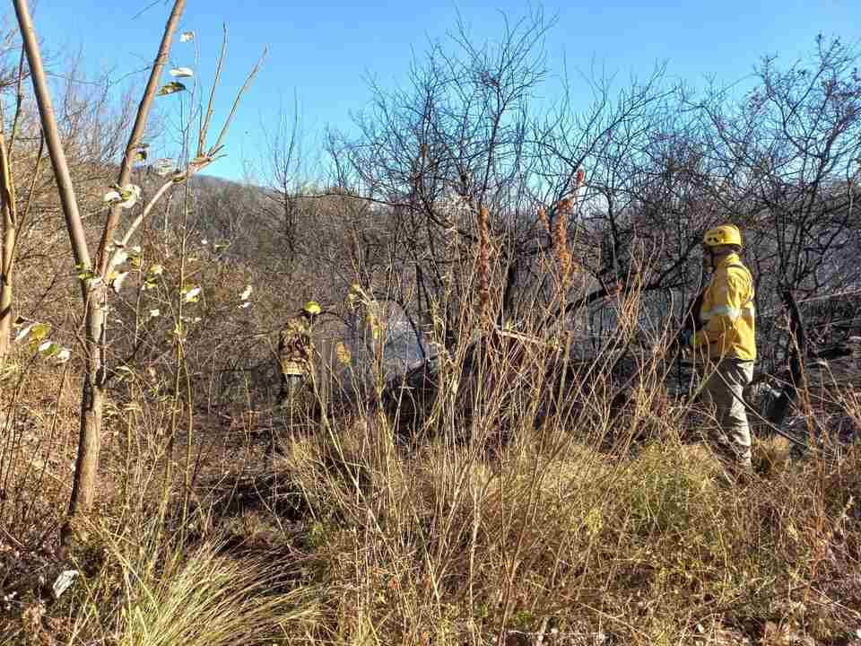 Bomberos controlaron dos en incendios en Valle de Punilla