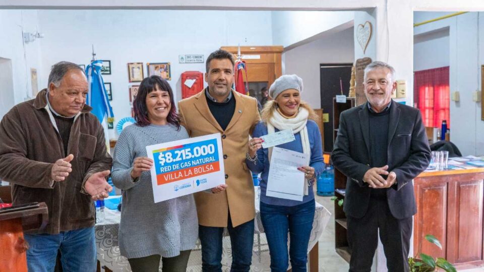 El Ministro Facundo Torres entregó fondos a Villa La Bolsa para la obra de red de gas