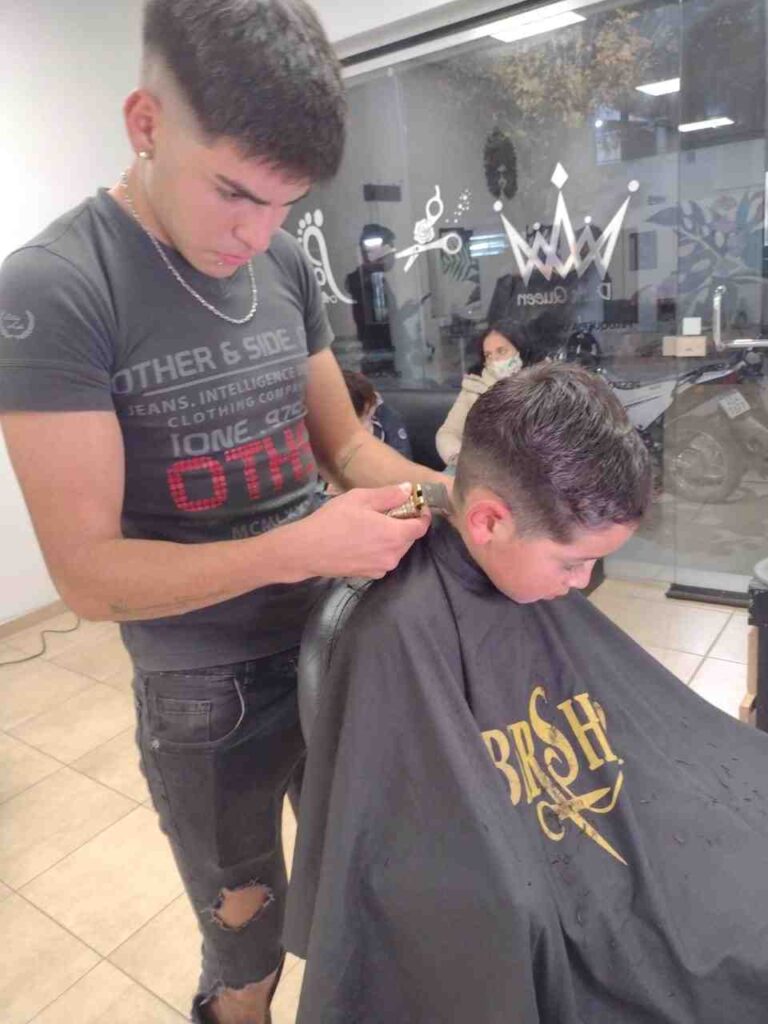 Peluqueras de "Un corte por un juguete" realizarán una peña solidaria