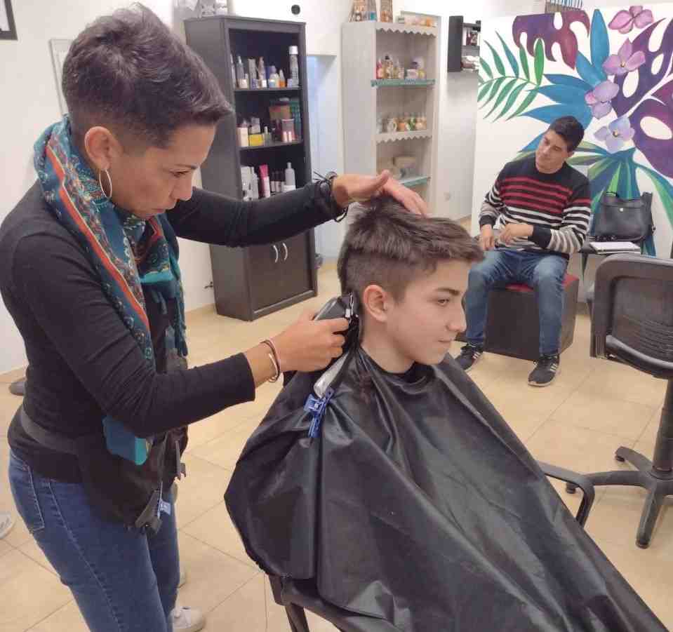 Peluqueras de "Un corte por un juguete" realizarán una peña solidaria