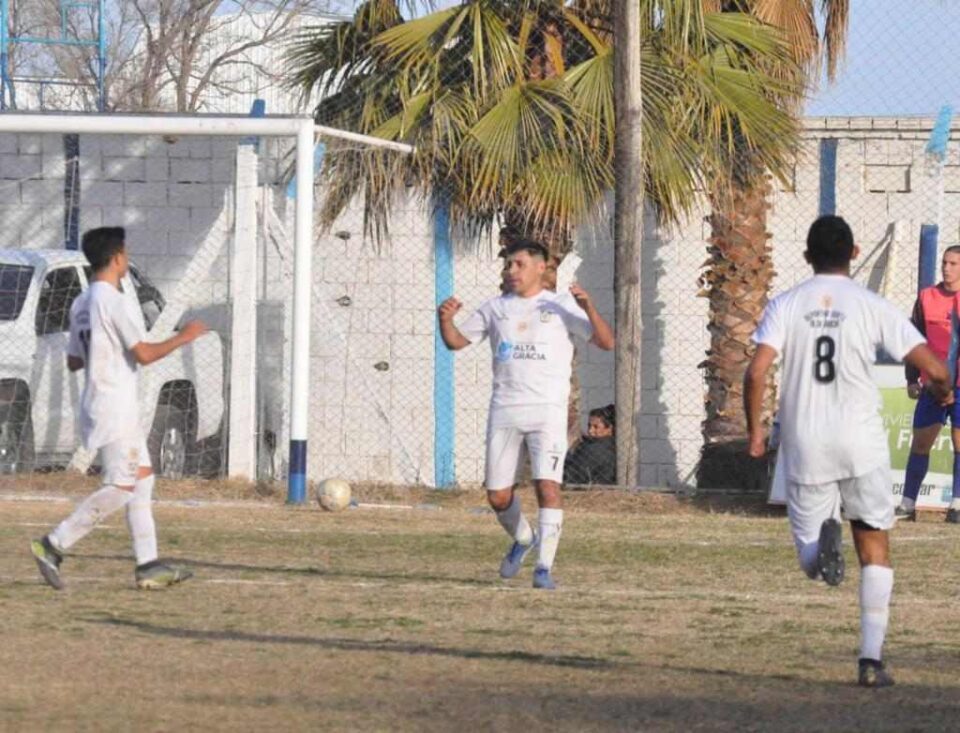 Deportivo Norte fue contundente y trajo de Córdoba el triunfo y el segundo lugar en el Apertura. Ganó 3 a 0 en barrio Los Boulevares.