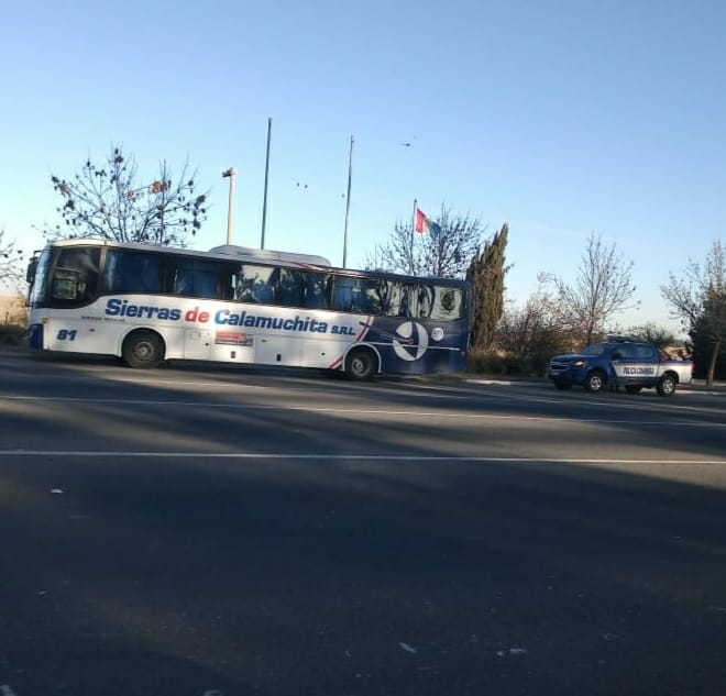 Se "picó" el viaje: en un Sierras sacó un cuchillo e hirió a otro pasajero