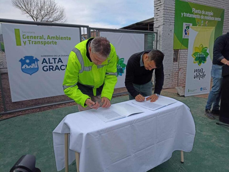 Geocycle Holcim firmó un convenio para reciclar neumáticos