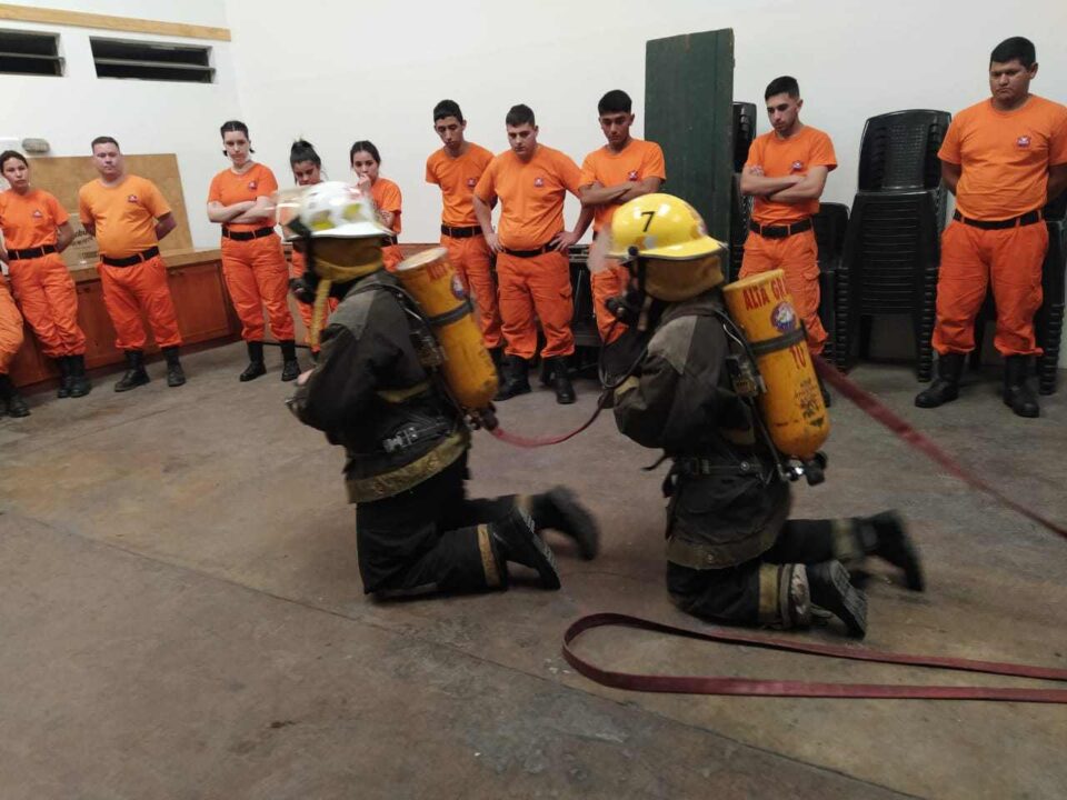 Los Bomberos Voluntarios de Alta Gracia continúan capacitando a sus aspirantes