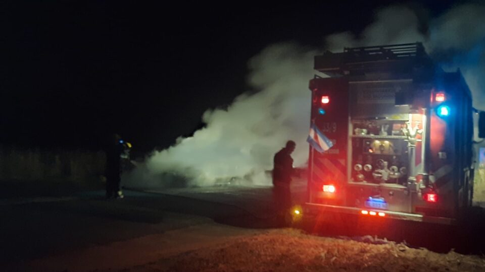 Se le incendió el interior de su vehículo mientras iba conduciendo
