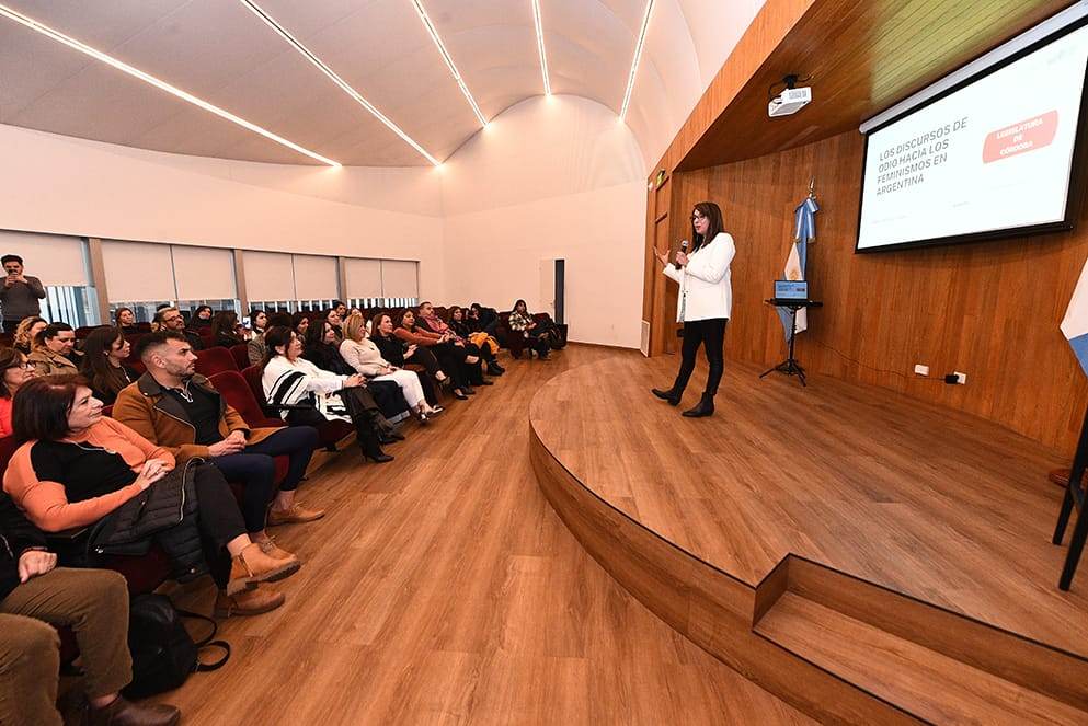 Comenzó el ciclo #Conectadas abordando los discursos de odio contra el feminismo