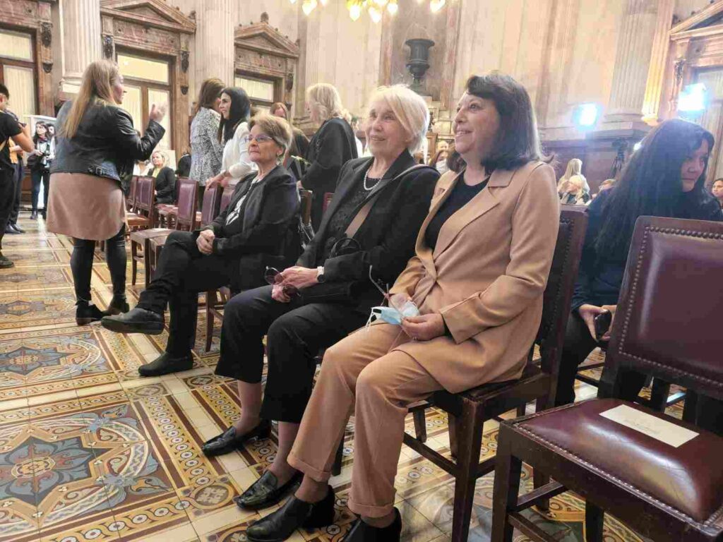 Cristina Roca recibió la distición "Evita Compañera" en el Senado de la Nación