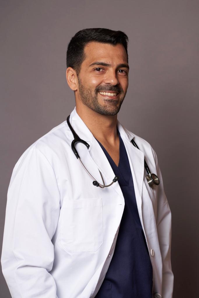 La historia de Juan Manuel: Es nefrólogo en España y va por su doctorado