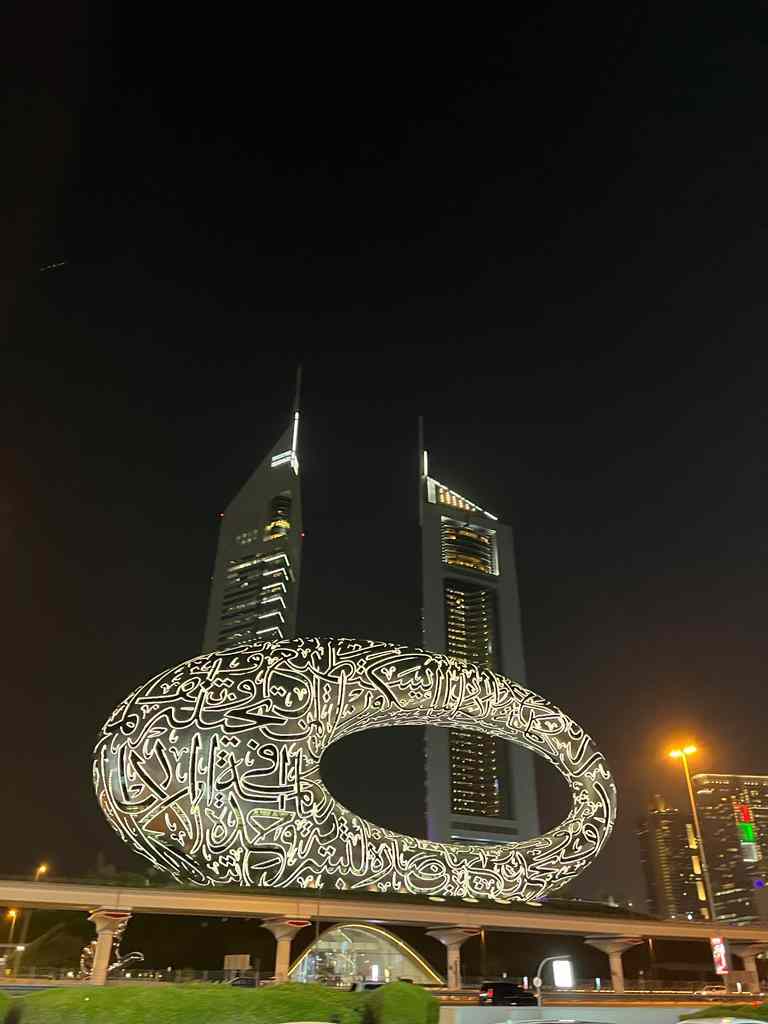 La historia de Tomás: Vive en Dubai y es tripulante de cabina en la aerolínea Emirates