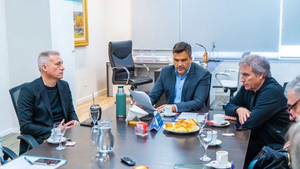 Facundo Torres se puso el traje del nuevo ministerio y trabaja en la generación de nuevos empleos