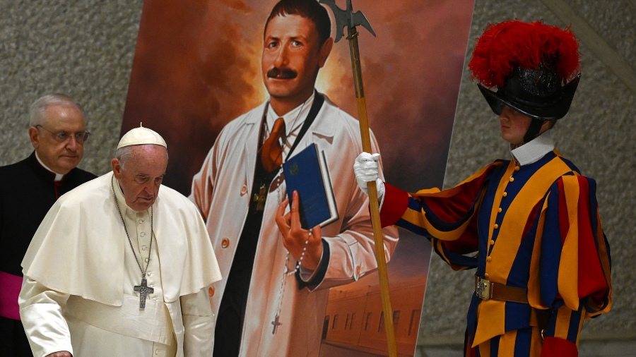 El Papa canonizó al tercer santo argentino y primero no religioso