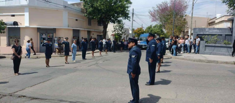 Dolor y honores militares en el sepelio de un joven perteneciente a la Fuerza Aérea