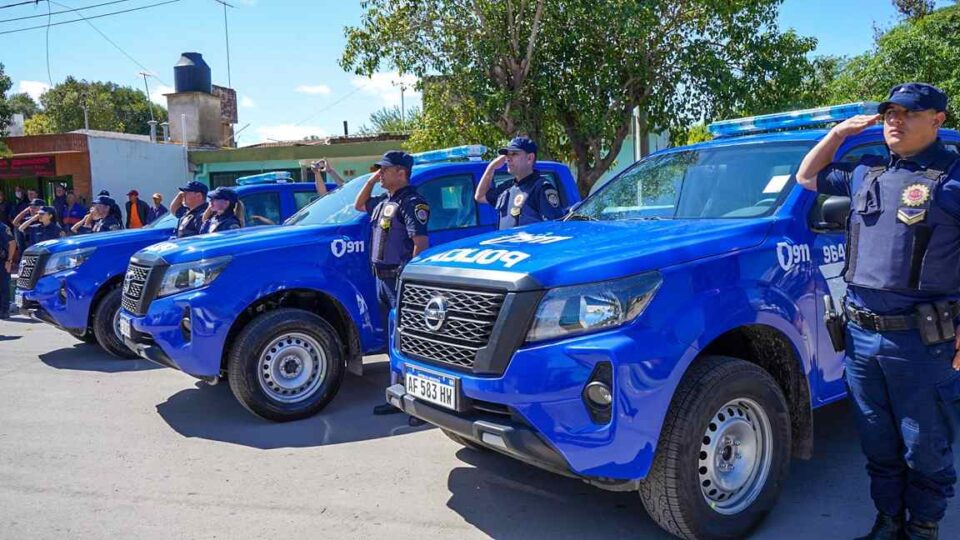 Toledo recibió a la cúpula policial para la entrega de móviles