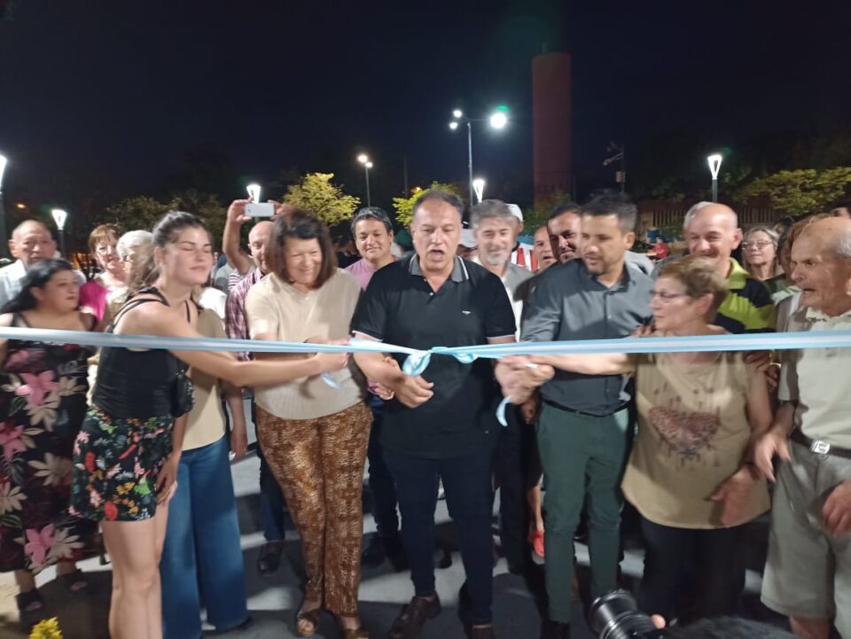 Pablo Ortiz en la inauguración de la plaza Rosario Vera Peñaloza: "El progreso es por acá"