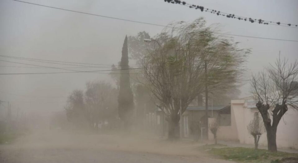 Alerta por vientos fuertes para el domingo y riesgo extremo de incendios