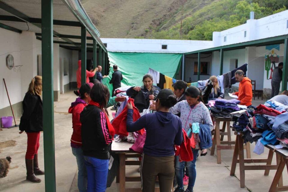 La solidaridad llega a lomo de burro a escuelas de montaña jujeñas