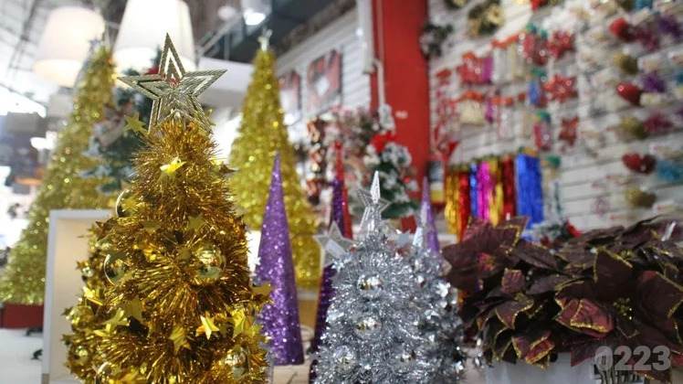 Armar el arbolito de navidad en Córdoba cuesta el doble que el año pasado
