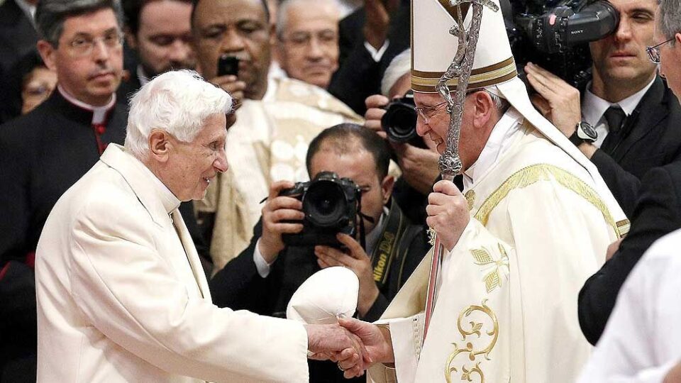 Murió Benedicto XVI, el Papa que con su renuncia abrió paso a Francisco