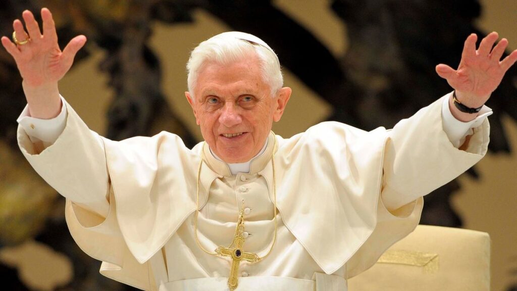 Murió Benedicto XVI, el Papa que con su renuncia abrió paso a Francisco