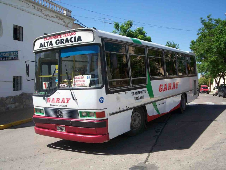 Desde las O horas del martes, se normalizará el transporte urbano en la ciudad