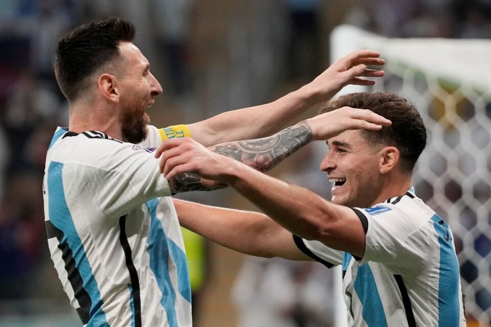Con fútbol, personalidad y un Messi magnífico, Argentina ya está en Cuartos