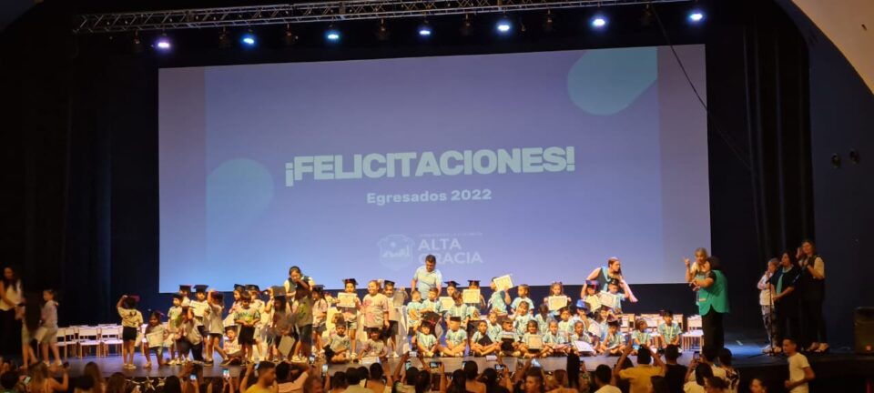 Casi 1500 estudiantes se egresaron en espacios municipales