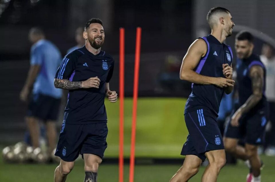 Con todos los jugadores, Argentina entrenó por última vez en Qatar
