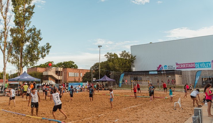 Excelente participación de equipos de toda la provincia en el "Arena Beach Handball"