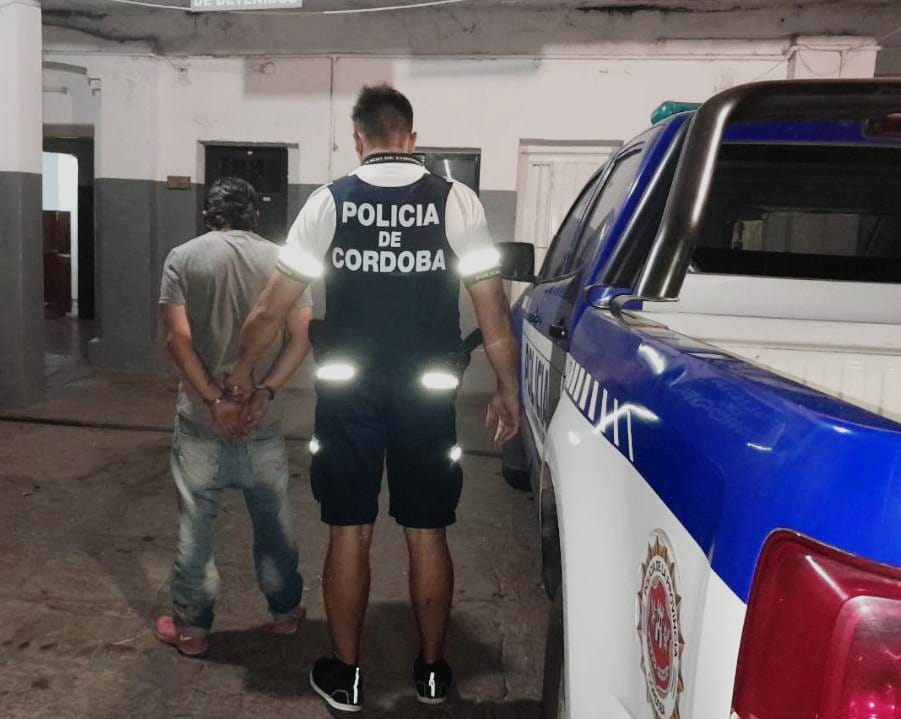 Como sea pero me lo llevo: quisieron robarse un carro tirando