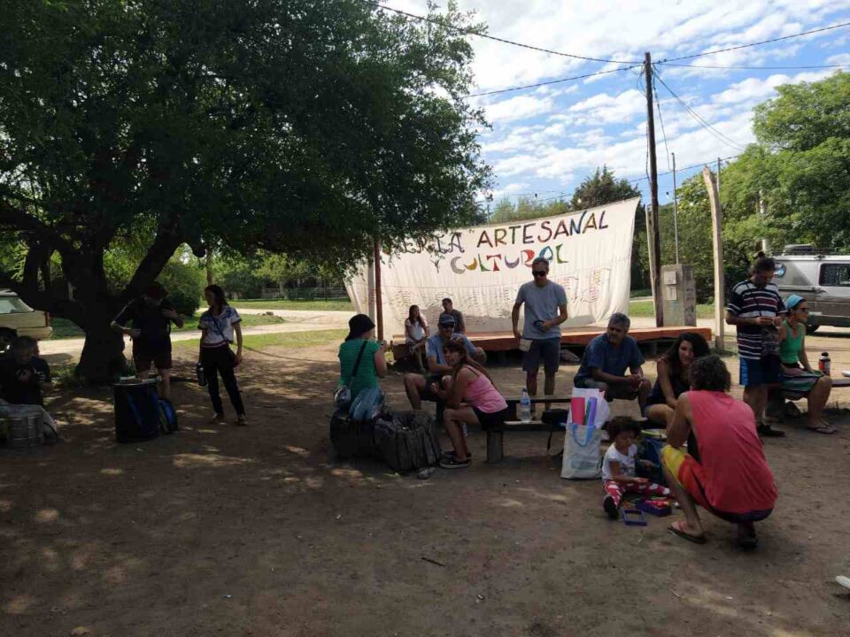 Artesanos de La Bolsa protestan por restricciones frente al tema de música y espectáculos