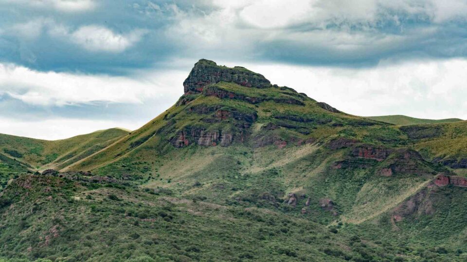 Turismo aventura: el Valle de Ongamira y los senderos del cerro Colchiqui