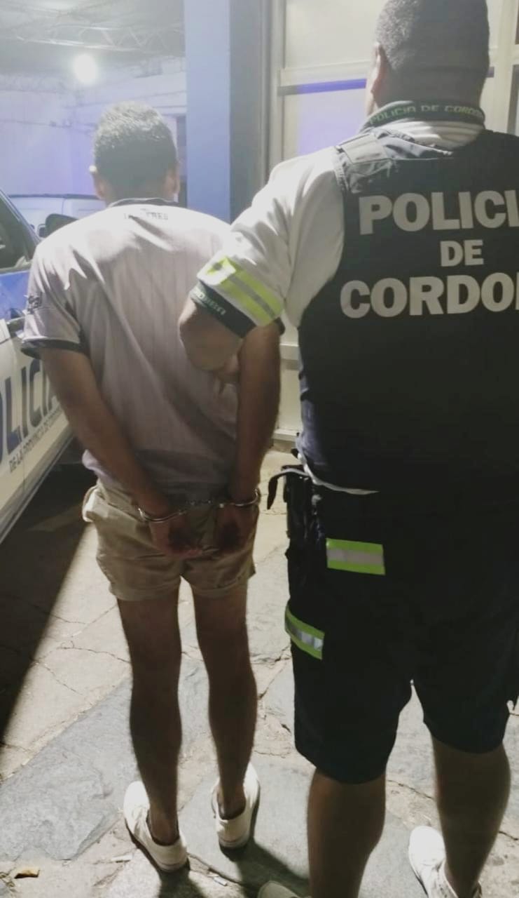 Un hombre detenido luego de robar dinero de un local en calle Belgrano