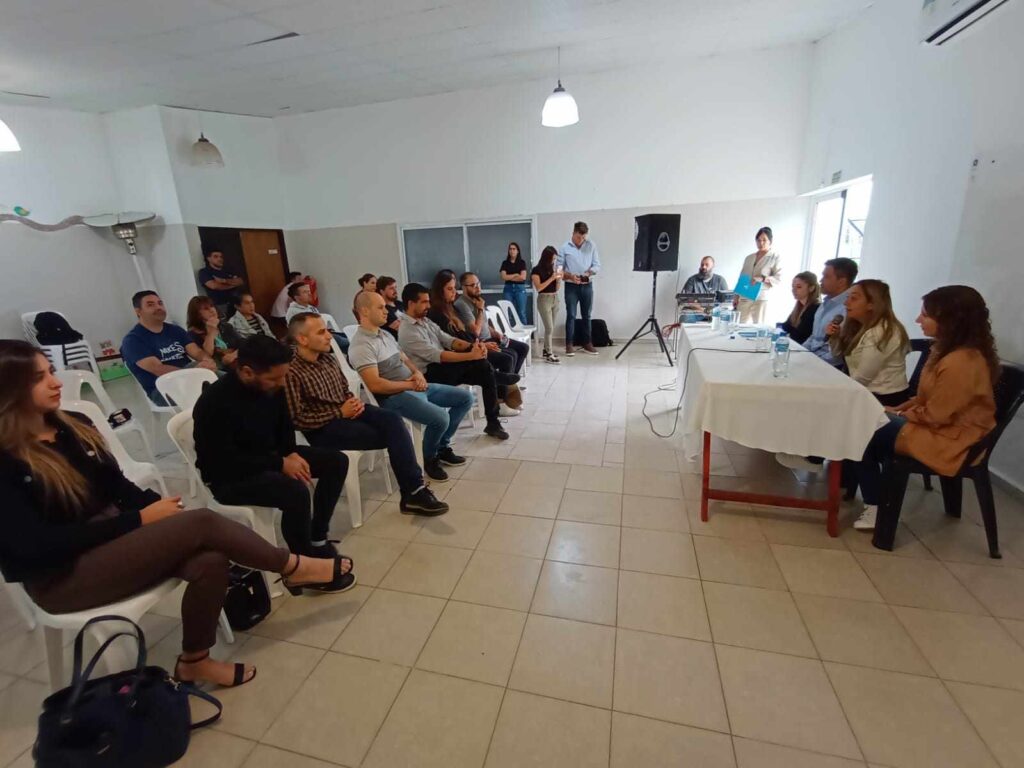 Facundo Torres entregó más de 100 microcréditos a vecinos del Departamento Santa María