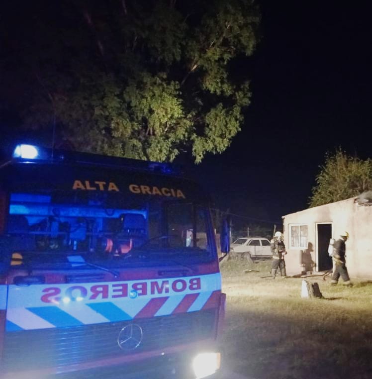 Salió media hora y se le incendió la casa