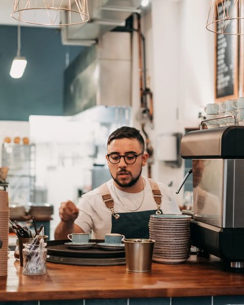 La historia de Rodrigo: Es de Alta Gracia, se mudó a Mallorca y hoy es feliz como barista en un café